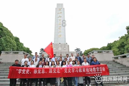 东方甄选事件复盘：为什么首先提到反对饭圈？谁是一个坏人？